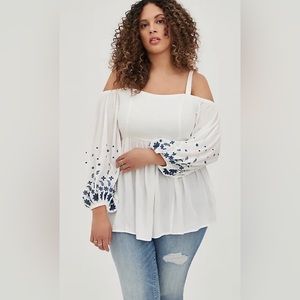 Torrid size 3(22-24) NWT GAUZE EMBROIDERED SMOCKED COLD SHOULDER